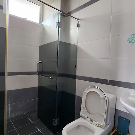 Home 33 Salim Farley Cozy Apartment With Elevator Sibu Exterior photo