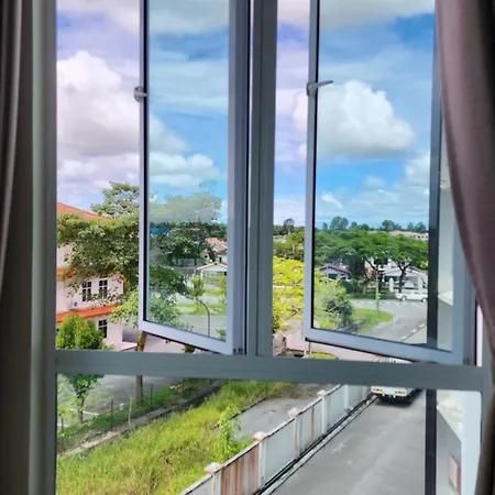 Home 33 Salim Farley Cozy Apartment With Elevator Sibu Exterior photo